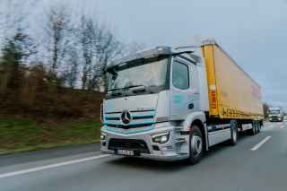 DHL Freight testuje nowy elektryczny ciagnik siodlowy marki Mercedes-Benz