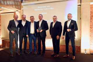 1Najlepsi w sieci Mercedes-Benz Trucks Polska nagrody Dealer Roku i Serwis Roku 2021