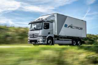 Mercedes-Benz Trucks i Einride podpisują pierwsze duże zamówienie na eActrosy z akumulatorowym napędem elektrycznym   01